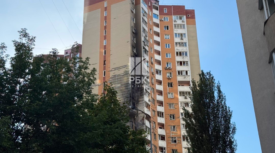Russia strikes 22-story apartment building in Kyiv, injuring residents